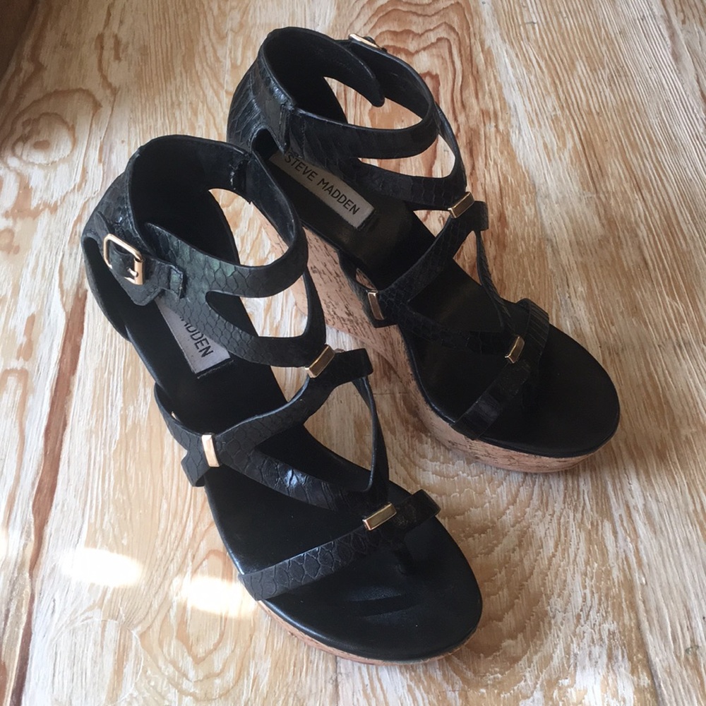 Black Steve Madden wedge